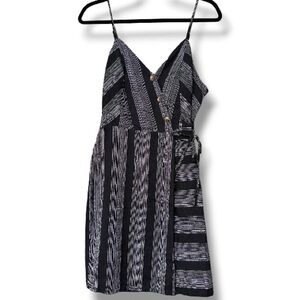 PROMESA size large sleeveless v-neck black white button wrap ties on side dress